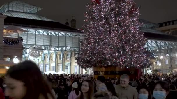 Ocupadas Multitudes Covent Garden Por Árbol Navidad Noche Noviembre 2021 — Vídeo de stock