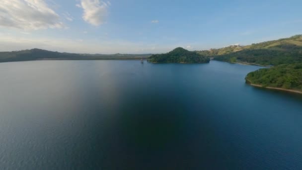 Vuelo Aéreo Fpv Sobre Río Yuna Bajo Jetty Isla Tropical — Vídeos de Stock