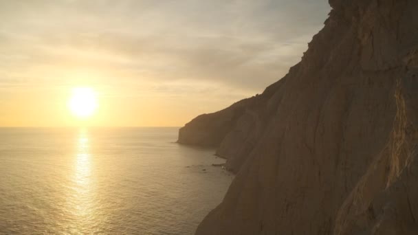 Ηλιοβασίλεμα Στον Γκρεμό Του Ωκεανού Στο Cape Aspro Κύπρος — Αρχείο Βίντεο
