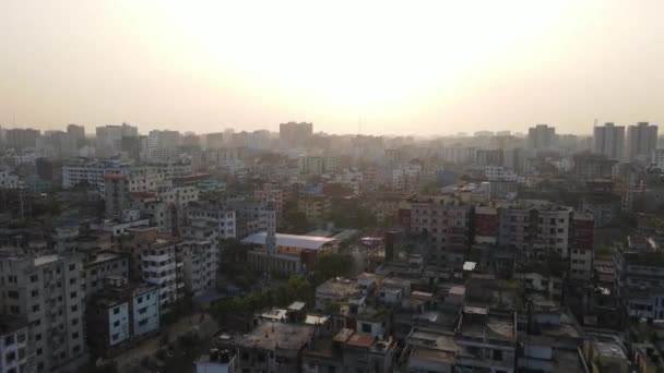 晴れた日の都市の中で第三世界の国の都市の空中ドローンの景色 アジア — ストック動画
