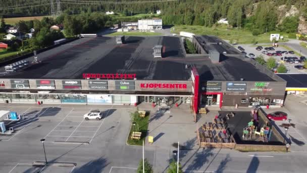 Thon Hotel Bjorneparken Shopping Center Visão Reversa Aérea Acima Entrada — Vídeo de Stock