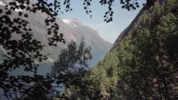 Panning Beautiful Tall Landscape Katthammaren Mountain Noruega Panning Tiro Médio — Vídeo de Stock