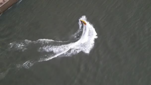 Jetskiën Luchtfoto Van Jetskiër Jetskiën Het Meer — Stockvideo