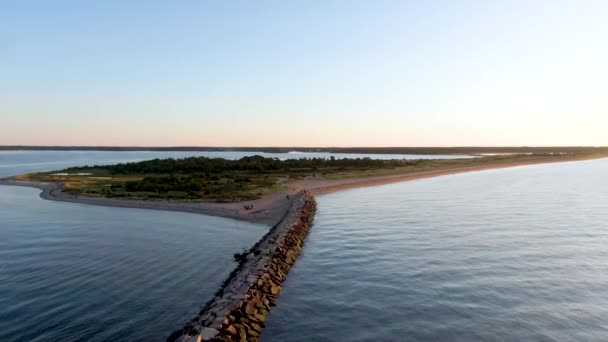 Vue Aérienne Vers Avant Des Barrières Avec Pierre Plage Avec — Video