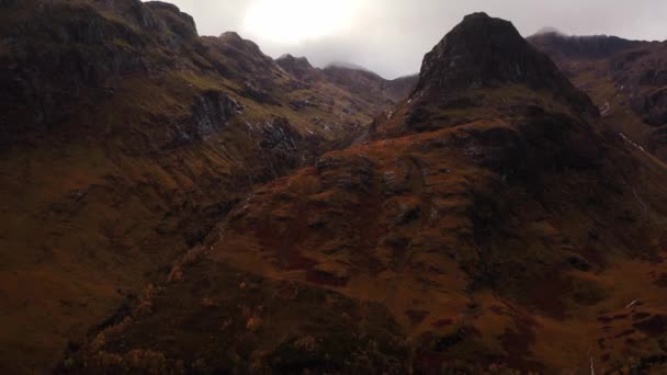 Una Vista Alta Las Tierras Altas Escocesas Llenas Colinas Rocas — Vídeos de Stock