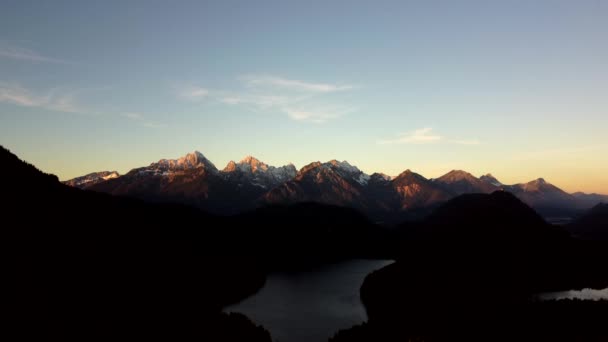 Sonnenaufgangsglühen Auf Den Berggipfeln Der Bayerischen Alpen — Stockvideo