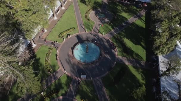 Dronie Fuente Nel Giardino Plaza Patzcuaro — Video Stock