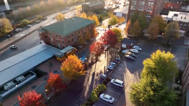 Herbstliches Laub Bei Sonnenaufgang James River Luftaufnahme Der Historischen Innenstadt — Stockvideo