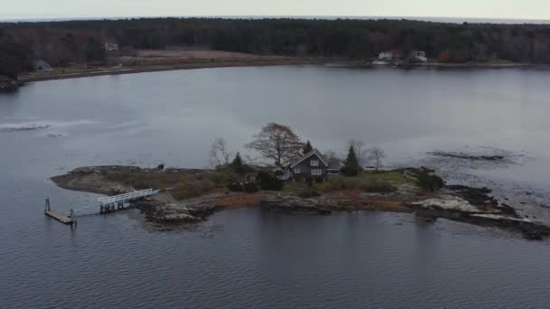 Vuelo Aéreo Casa Gooseberry Island Pepperrell Cove Kittery Point Maine — Vídeos de Stock