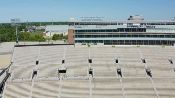 Luchtfoto Glijden Schot Boven Pressbox Missouri Tigers Football Stadium — Stockvideo