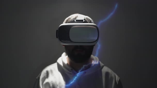Virtual Reality Programmering Koncept Beskyttelsesbriller Med Lyn Projektion – Stock-video