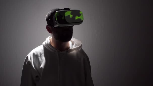 Concept Van Het Gebruik Van Virtuele Realiteit Geneeskunde Persoon Met — Stockvideo