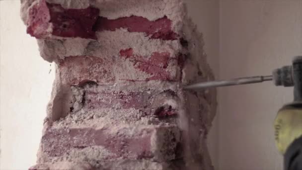 Démolition Mur Briques Avec Outil Électrique Par Bricoleur Rénovation — Video