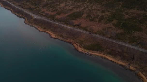 Car Driving Fast Road Lakeshore Sunset Autumn Antena — Vídeo de Stock