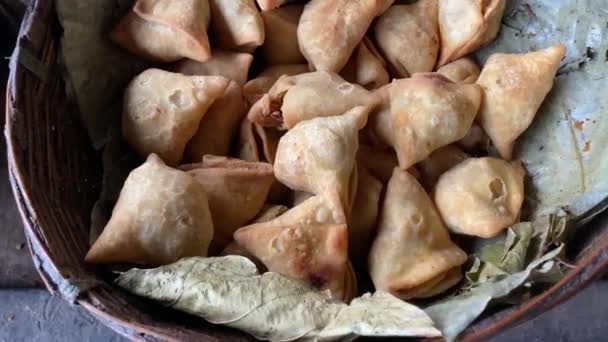 Samosa Oder Singara Werden Einem Straßenrand Kalkutta Verkauft Frisch Gebratenes — Stockvideo