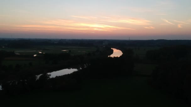 Widok Powietrza Rzekę Obrębie Łąk Obszarów Zalesionych Zachód Słońca Belgia — Wideo stockowe