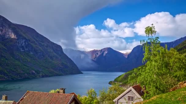 Fyord Norwegia Yang Mempesona Dengan Rumah Kayu Tradisional Cabang Sognefjord — Stok Video