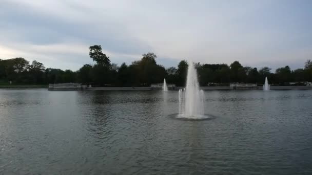 Pond Pan Vänster Till Höger Vid Forest Park Louis — Stockvideo