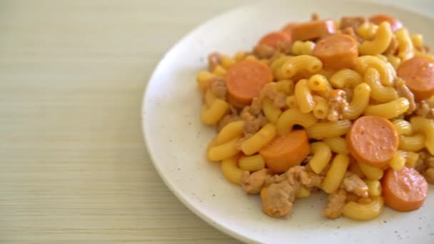 macaroni with sausage and minced pork