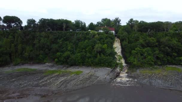 Cachoeira Mailloux Gushing Cliff Rio São Lourenço Beaumont Quebec Aerial — Vídeo de Stock