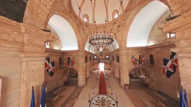 Drone Fpv Voa Através Candelabros Panteão Nacional Santo Domingo — Vídeo de Stock