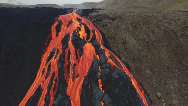 Rivière Lava Descendant Colline Volant Vers Haut — Video