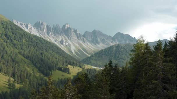 Видео Беспилотника Австрийских Альпах — стоковое видео