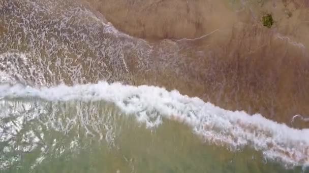 Topdown Delle Onde Sulla Spiaggia Sabbiosa Dell Isola Madeira Nella — Video Stock