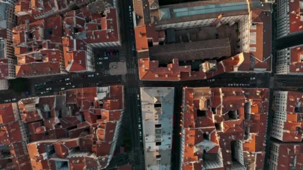 Top Drone Shot Red Rooftop European City Στο Ηλιοβασίλεμα Lyon — Αρχείο Βίντεο