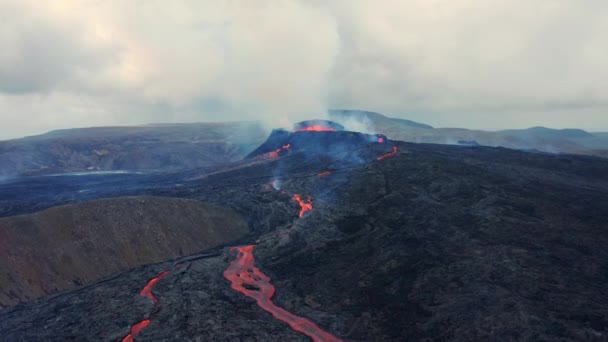 Geldingadalsgos Eruption Fagradalsfjall Volcano Spewing Lava Eruption Reykjanes Iceland — Stock Video