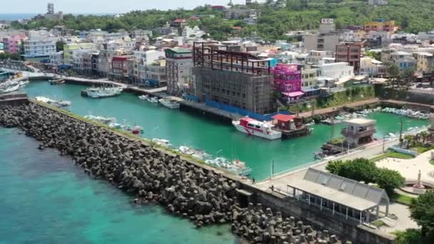 Drone Aéreo Pairando Torno Cidade Portuária Pesca Baishawei Xiaoliuqiu Lambai — Vídeo de Stock