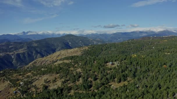 Luchtvaart Voorbij Cabine Berghelling Richting Bergtoppen Verte — Stockvideo