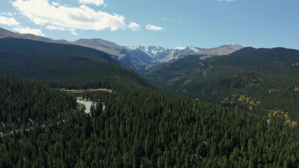 Vista Aérea Sobre Hermoso Lago Eco Moviéndose Hacia Monte Evans — Vídeo de stock