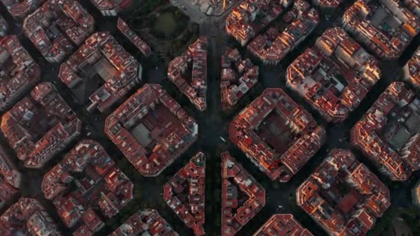 Hermosa Panorámica Revelan Tiro Dron Sagrada Familia Iglesia Barcelona Amanecer — Vídeos de Stock