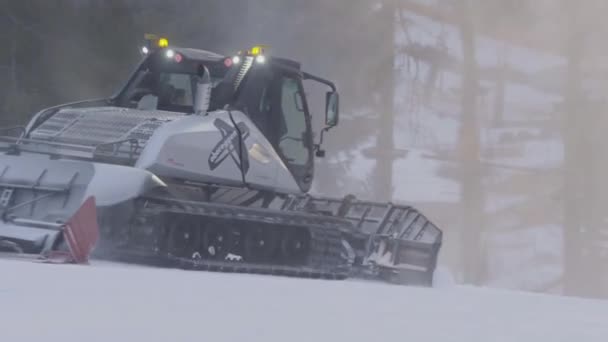 Handheld Shot Snowcat Snow Groomer Prepares Slope Next Day — Stock Video