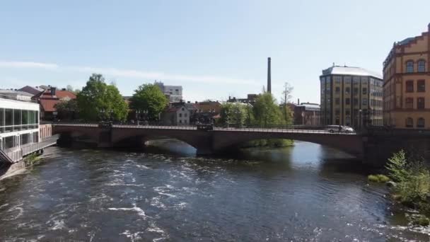 Letecký Pohled Motala River Bridge Muzeem Práce Budovy Švédsko — Stock video