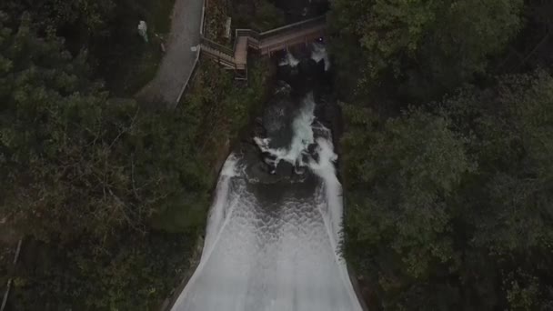 Een Drone Vliegen Waterval Van Sigmund Thun Klamm Kaprun Oostenrijk — Stockvideo