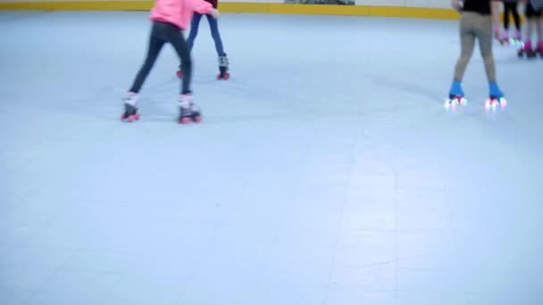 Croup Children Teenagers Having Fun Skating Roller Skate Rink — Stock Video