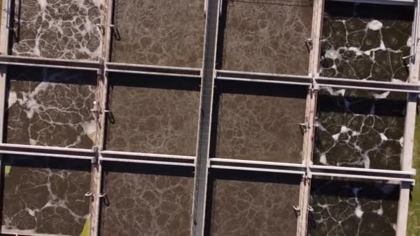 阿根廷布宜诺斯艾利斯Aysa净水厂自上而下的提升视图 净化水之前 该净水厂有四方形的污水池 — 图库视频影像