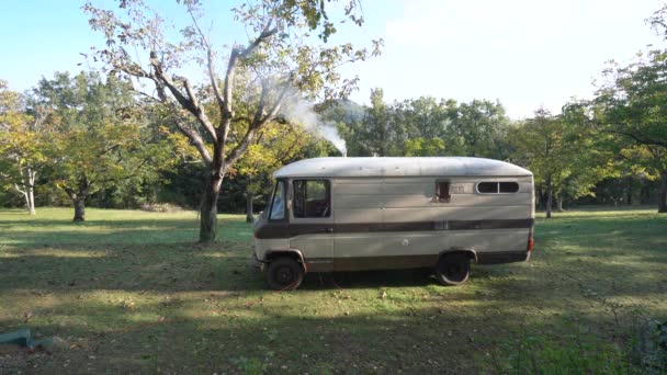 Smoke Coming Out Chimney Motorhome Camper Van Parked Field Static — Stock Video