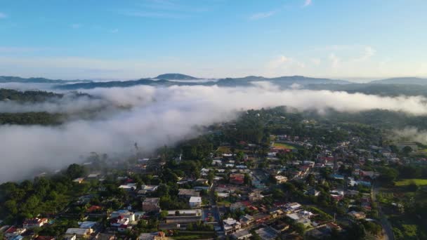 Jarabacoa Légi Felvétel Napfelkeltekor Köd Felett Hátul Hegyekkel Hideg Időjárás — Stock videók