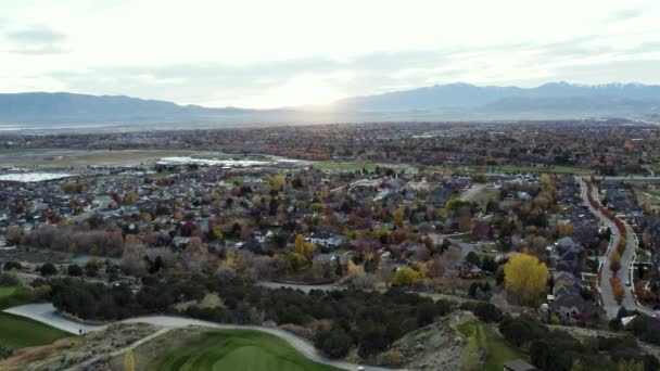 Społeczność Cedar Hills City Jasnym Niebem Jesienią Utah Usa Szeroka — Wideo stockowe