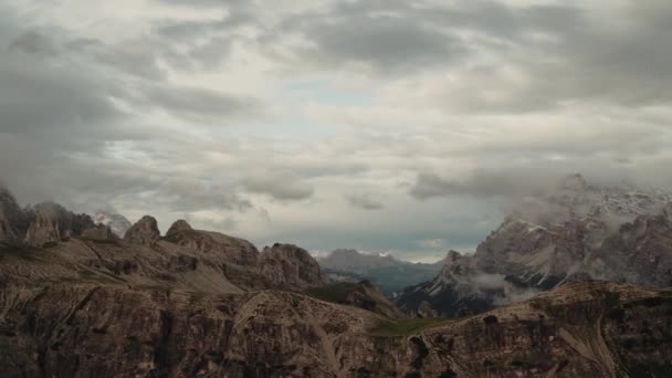 Langzame Pan Bergketen Vroege Ochtend Dolomieten Italië — Stockvideo
