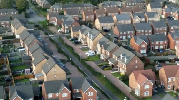 Property Ladder Nieuwe Britse Woonwijk Uitzicht Vanuit Lucht Daken Langzaam — Stockvideo