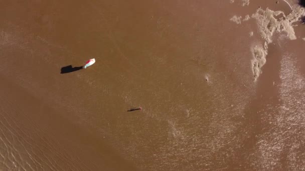 Kitesurf Navega Costa Rio Plata Buenos Aires Cima Para Baixo — Vídeo de Stock