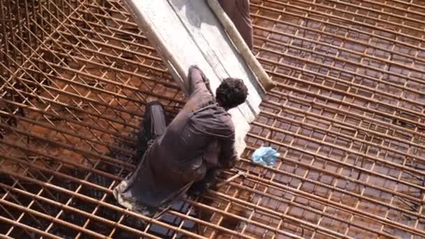 Arbejder Fastsættelse Træ Sliske Bruges Til Beton Mix Udledning Karachi – Stock-video