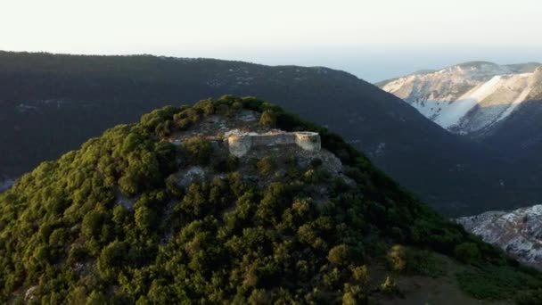 Zdjęcie Lotu Ptaka Ruin Zamku Szczycie Góry Wyspie Wyspa Marmara — Wideo stockowe