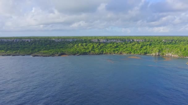 ドミニカ共和国のコツバナマ国立公園のカリブ海と有名な農村沿岸生態系の空中写真 — ストック動画
