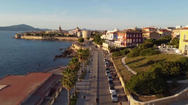 Tiro Aéreo Sobrevoando Popular Destino Turístico Alghero Itália — Vídeo de Stock