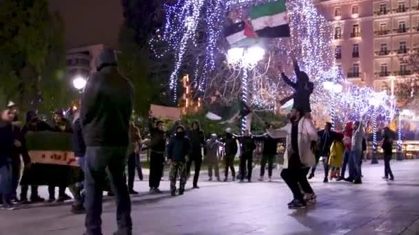 Manifestación Frente Parlamento Griego Favor Los Derechos Los Refugiados Durante — Vídeo de stock